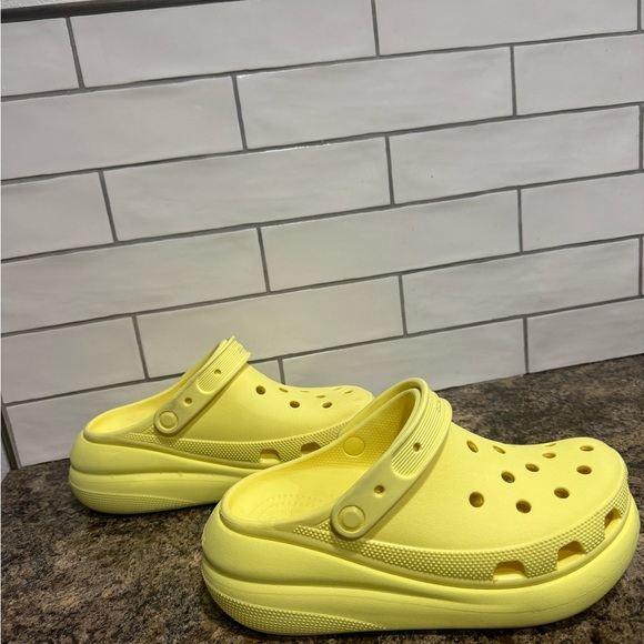 Bright Lemon Yellow Platform Crocs women’s 10/ men’s 8 - Picture 5 of 13